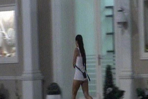 DRAMETINA U ZADRUZI, PUCA VEZA! Ana Davidu rekla nešto od čega ĆE VAM SE NAJEŽITI KOŽA! (VIDEO)