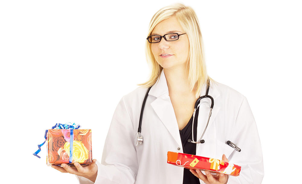Odnošenje poklona lekaru u znak zahvalnosti u Srbiji je odavno tradicija  