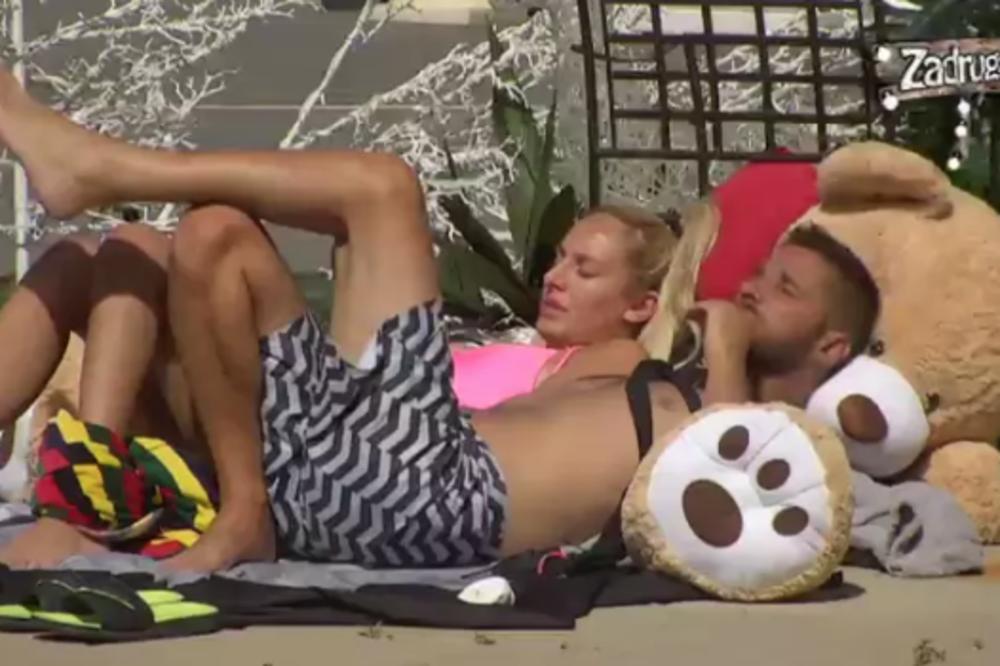 TI SI ODVRATNO GO*NO, FLERTUJEŠ SA DRUGIM DEVOJKAMA: Luna ponovo PROGANJA Marka, ne može DA ŽIVI od nje! (VIDEO)