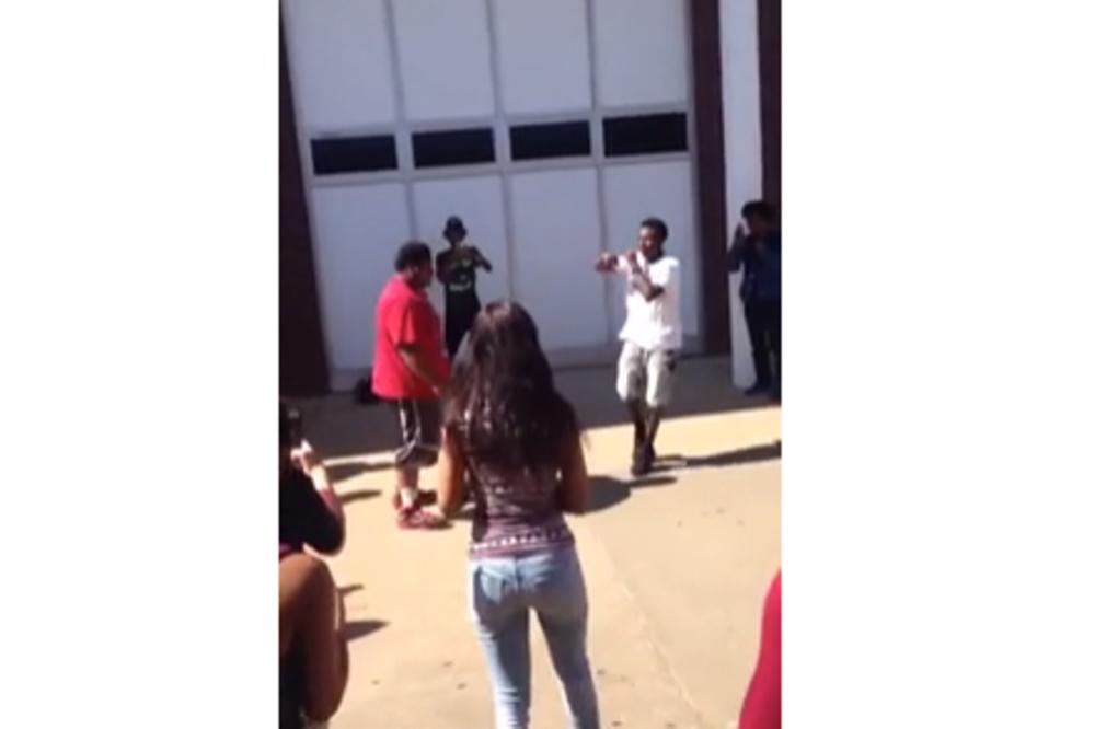 UČENIK JE PRED SVIMA TERORISAO DEČAKA JER JE DEBEO: A onda je debeljuci PUKAO FILM, napravio POTPUNI HAOS! (VIDEO)