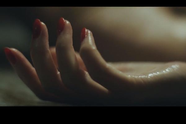 MAME SNIMAJU POR**ĆE ZA SVOJU DECU: Kažu da je reč o obrazovnom materijalu! Kuda ide ovaj svet?