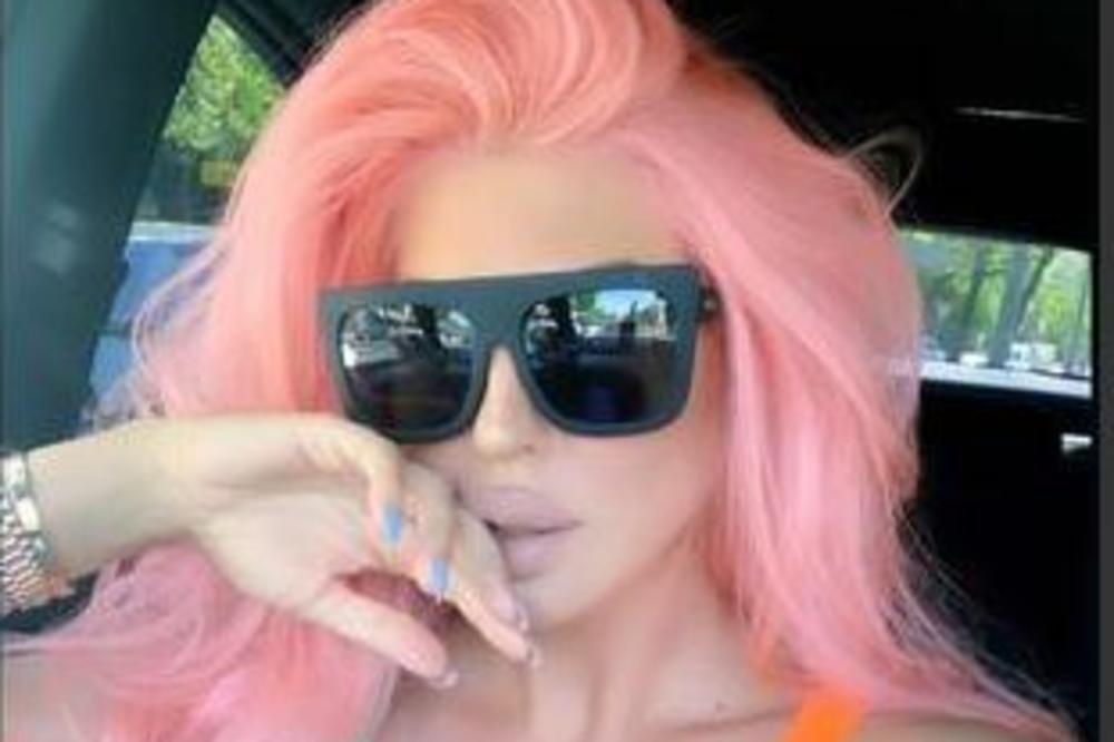 HTELA JE DA MU RODI PETORO DECE! OVO JE PRVI MOMAK KARLEUŠE: Imala je samo 19 godina, KAD GA VIDITE OPLAKAĆETE!