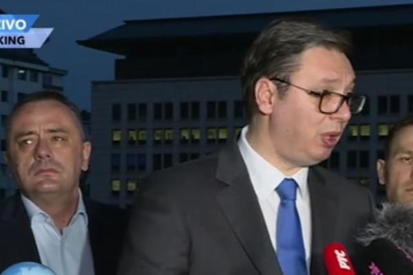 KOD KINEZA NEMA GRLJENJA I LJUBLJENJA, PREDSEDNIK SI JE POKAZAO JEDAN POSEBAN GEST! Vučič se obratio iz Pekinga