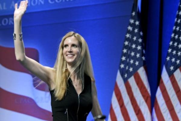 ONA JE AMERIČKI ŠEŠELJ! OBOŽAVA TRAMPA, IZGLEDA KAO MILION DOLARA I NAORUŽANA JE! Upoznajte En Kolter