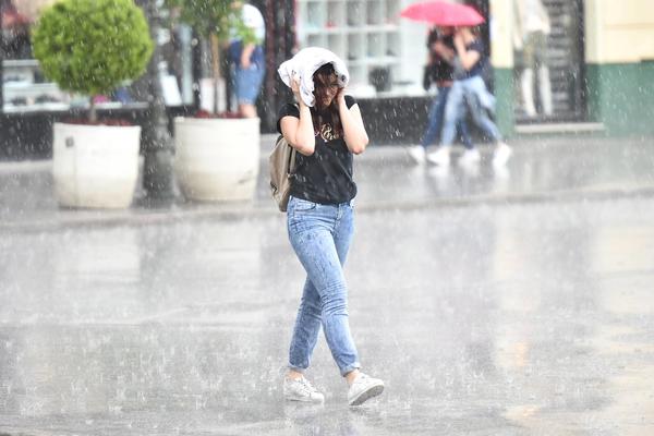 KAO NA ROLERKOSTERU! Celo leto će biti ESKTREMNO, pašće mnogo KIŠE, a TROPSKO VREME nas očekuje u OVOM MESECU!