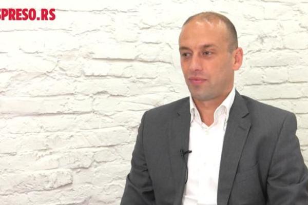 VOJNIK SAM SVOJE STRANKE, ALI RAZMIŠLJAM DA SE VRATIM U SKUPŠTINU: Kena smatra da protesti ništa nisu doneli nikome