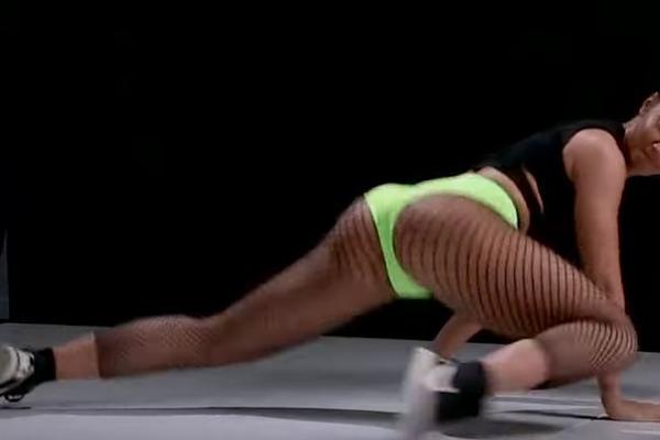 POZNATA JE PO TVERKOVANJU PO ULICAMA! ZORKA PONOVO ZAMEŠALA ZADNJICOM BEZ TRUNKE BLAMA: Ne stidi se svoje profesije