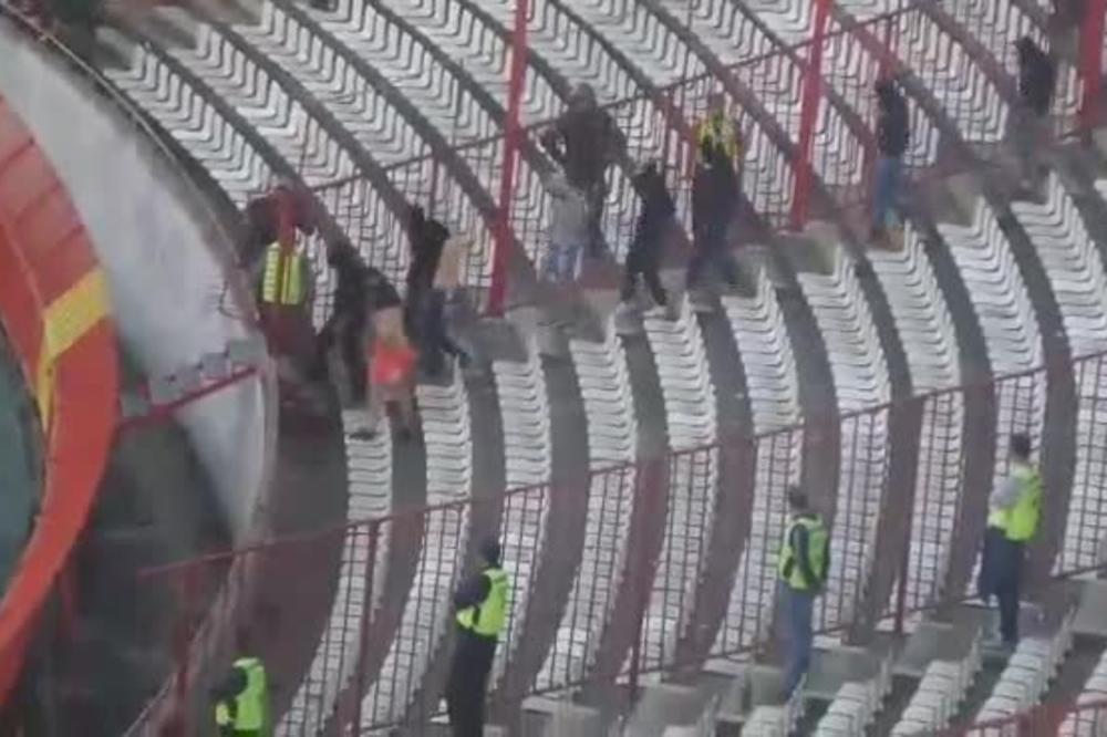 PRVI INCIDENTI NA DERBIJU: Partizanovci se zaleteli na Južnu tribinu!