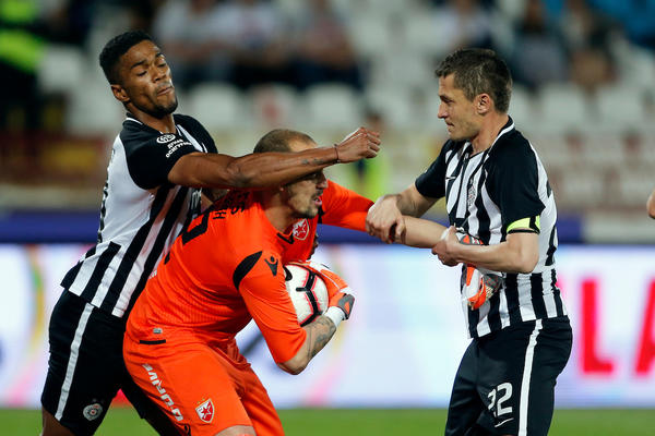 FRKA IZMEĐU GOMEŠA I BORJANA: Rikardo nasrnuo na golmana Zvezde, ovaj ga udario po licu!