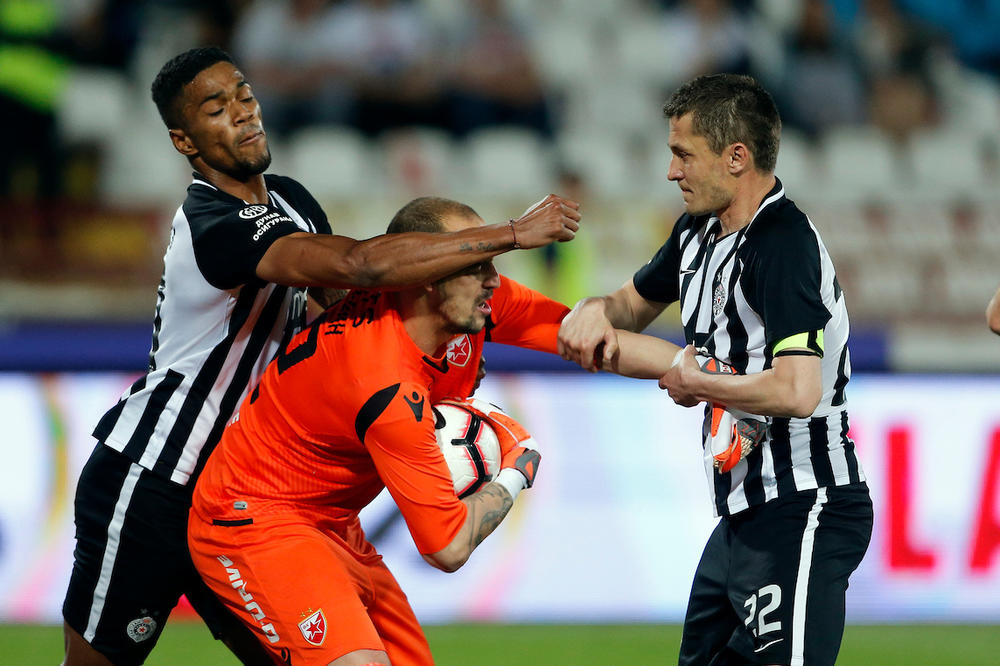 FRKA IZMEĐU GOMEŠA I BORJANA: Rikardo nasrnuo na golmana Zvezde, ovaj ga udario po licu!