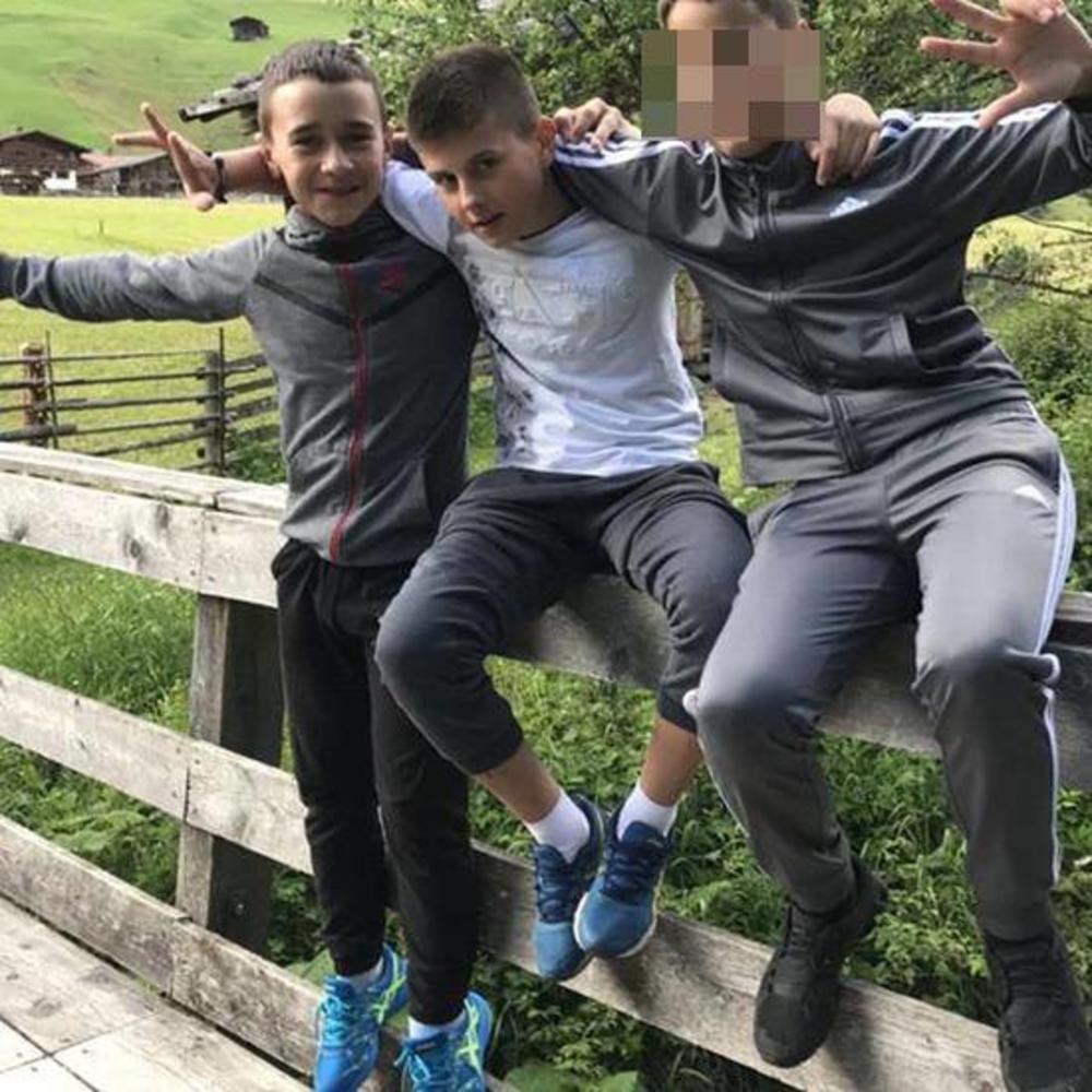 Lazar i Aleksa sa drugom  