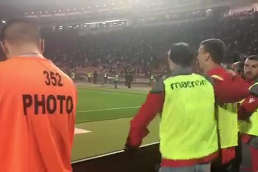 HIT SNIMAK KOJI NISTE MOGLI DA VIDITE NA TV: Zvezdin stranac usred derbija skakao i pevao sa Delijama na srpskom!