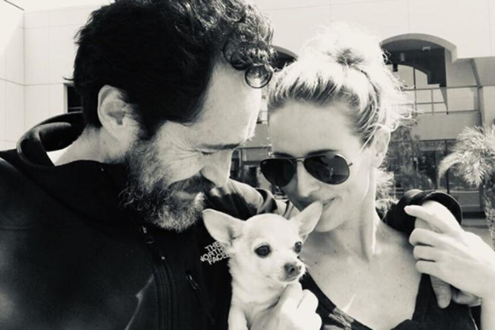 NAČIN NA KOJI SE UBILA ČUVENA MANEKENKA JE POTPUNO JEZIV: Njen suprug je SLOMLJEN od TUGE! (FOTO)