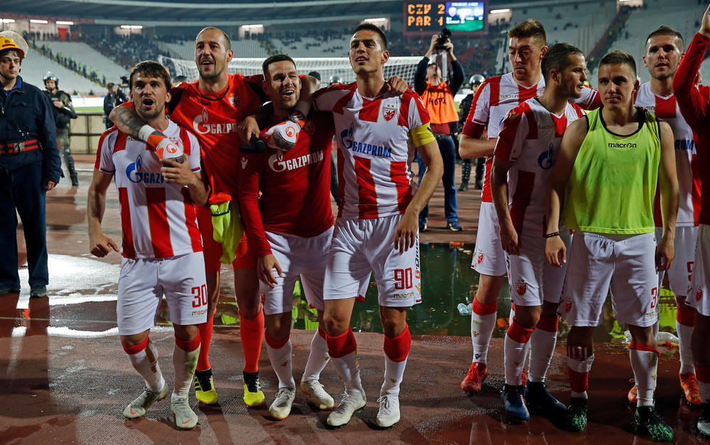 Fudbaleri Crvene zvezde slave pobedu u derbiju  