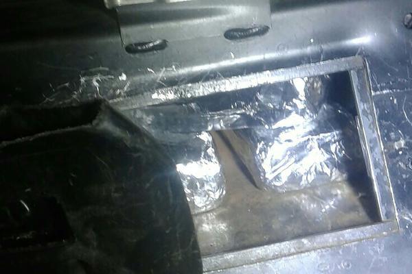 U AUDIJU JE IMAO POSEBAN BUNKER: Muškarac iz Peći pao je sa 6.5 KILOGRAMA HEROINA (FOTO)