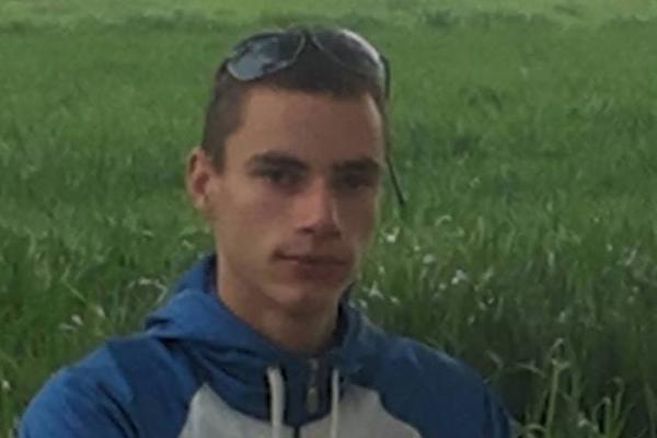 OVO JE MLADIĆ (22) KOJI JE POGINUO NA VELIKI PETAK: Od siline udesa njegov motor se zakačio na banderu! (FOTO)