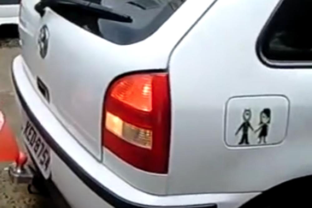 SVAKI DOBAR VOZAČ MORA DA ZNA ZA OVAJ TRIK: Neće vam trebati SENZORI, parkiraćete u rikverc KAO OD ŠALE! (VIDEO)