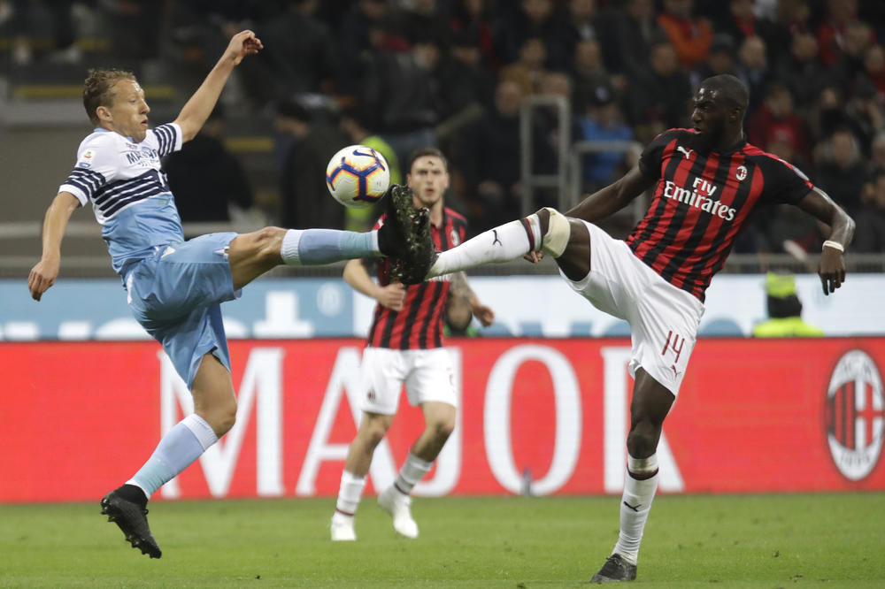 Rasizam ga tera iz Italije: Fudbaler Milana ne može da sluša odvratne krike sa tribina i razmišlja o odlasku!