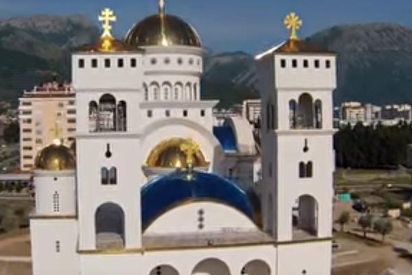 NIZ NEOBIČNIH PLJAČKI POTRESAO BAR: Već treće ZVONO sa crkve je nestalo preko noći!