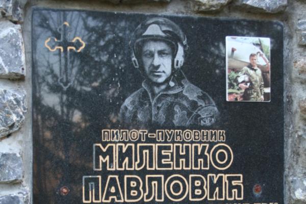 VELIKI SRPSKI HEROJ POGINUO JE PRE 20 GODINA: Milenko je svoj život dao za našu zemlju, OVAKO GA SE NAJBLIŽI SEĆAJU