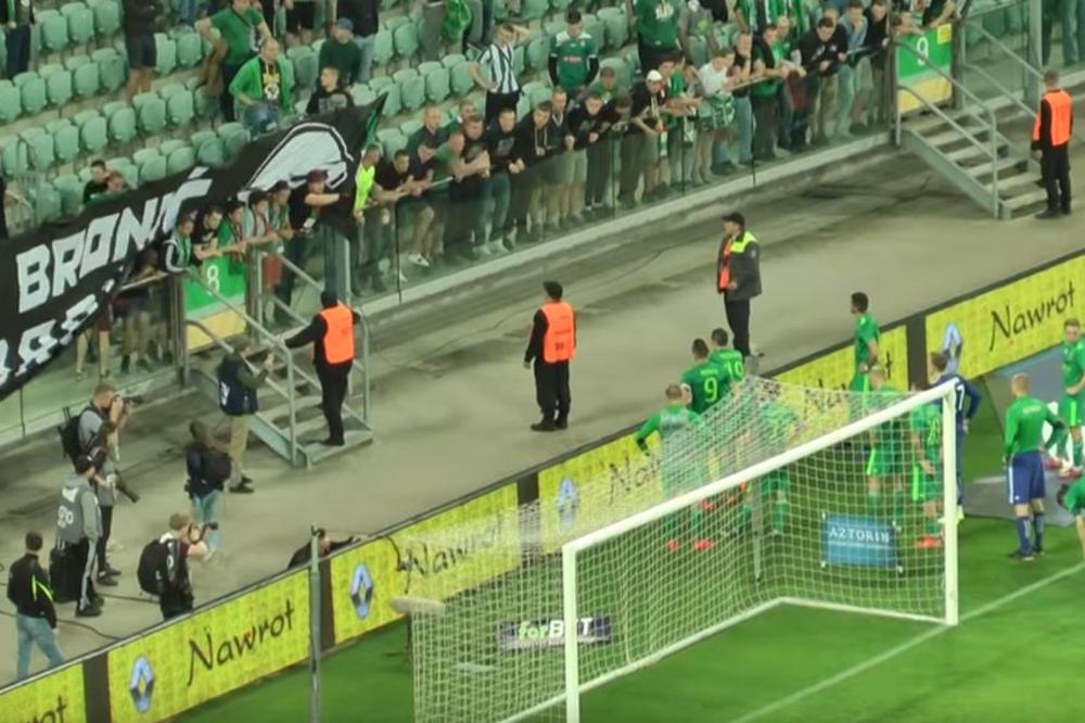 BESNI POLJACI PRIMENILI KIMIJEV RECEPT: Skinuli dres fudbaleru pa mu tražili da ga otkupi za prosečnu srpsku platu!