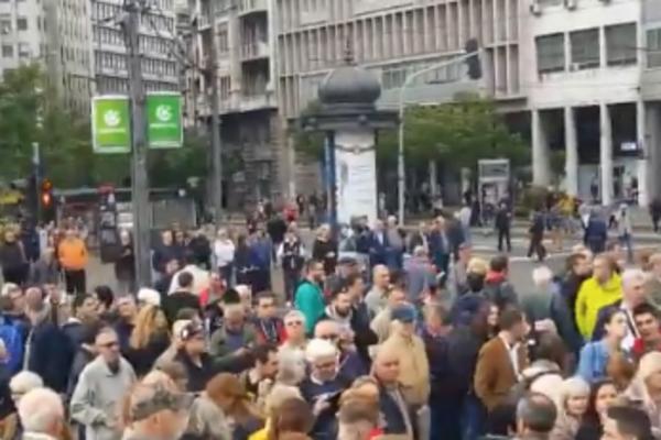 21. PROTEST JEDAN OD PET MILIONA: Demonstranti se okupili kod Terazijske česme