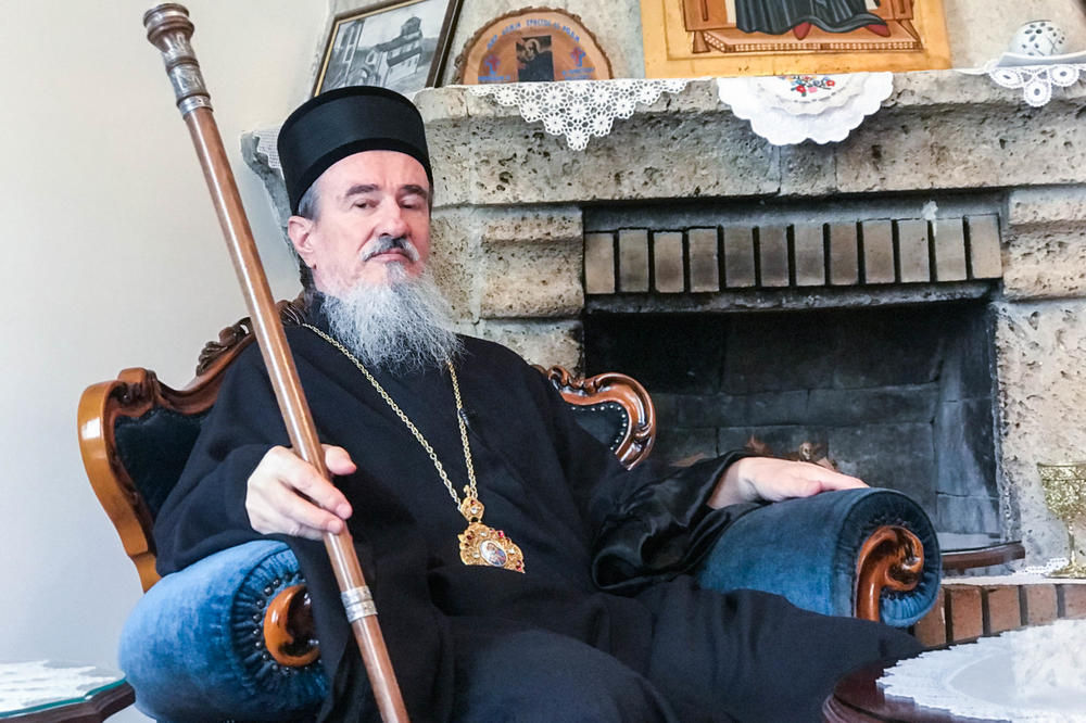 SRBI NA KOSOVU SU NA ISUSOVOM KRSTU, ALI POBEDIĆE! Vladika Atanasije Rakita otkriva kako se slavi VASKRS