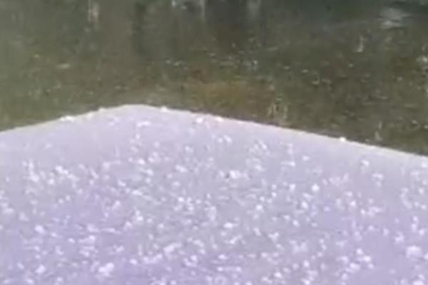 STRAVIČNO NEVREME SE PRIBLIŽAVA SRBIJI! Jake kiše već zahvatile Hrvatsku i Sloveniju, padao grad veličine JAJETA