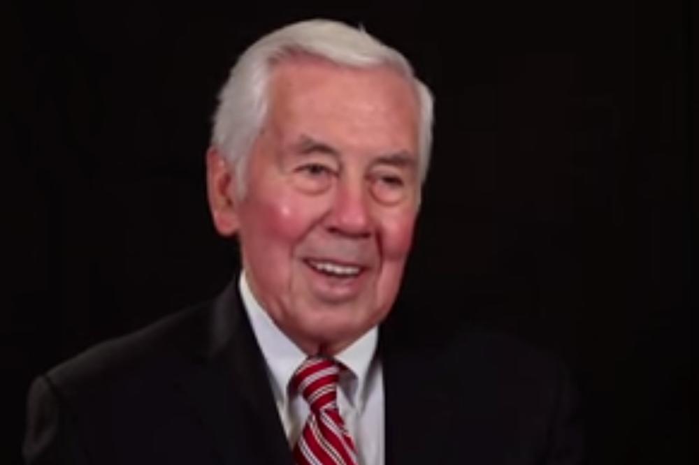 PREMINUO UVAŽENI POLITIČAR: Nacija će ga pamtiti po VAŽNOM PROJEKTU! (VIDEO)