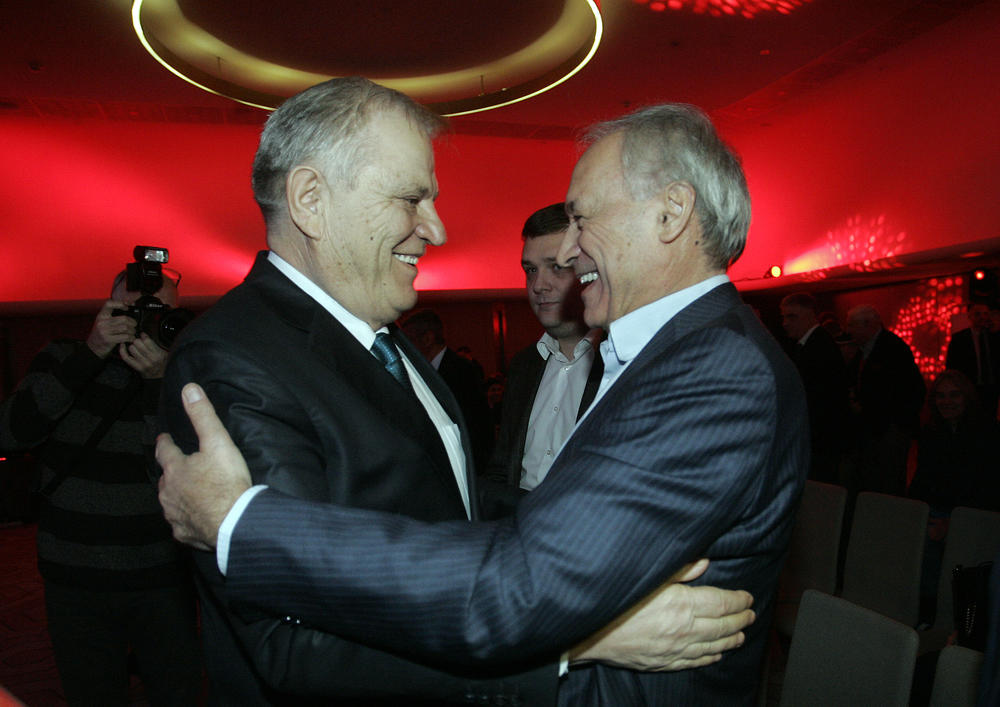 Karadžić i Vučelić u razgovoru  