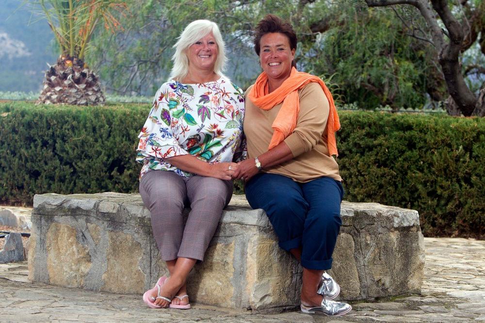 BAKA OTIŠLA NA ODMOR SA DEČKOM: Tamo se zaljubila u DRUGU ŽENU! (FOTO)