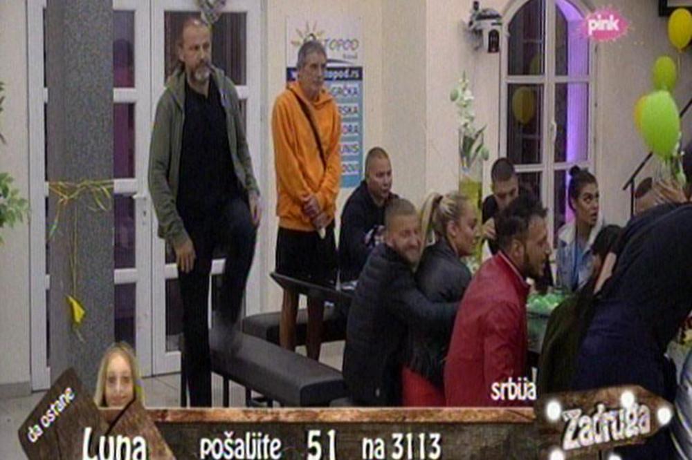 TI SI OBIČAN KU*AC: Žestoko izvređali učesnika rijalitija pa ga stavili na STUB SRAMA! HAOS NA IMANJU!