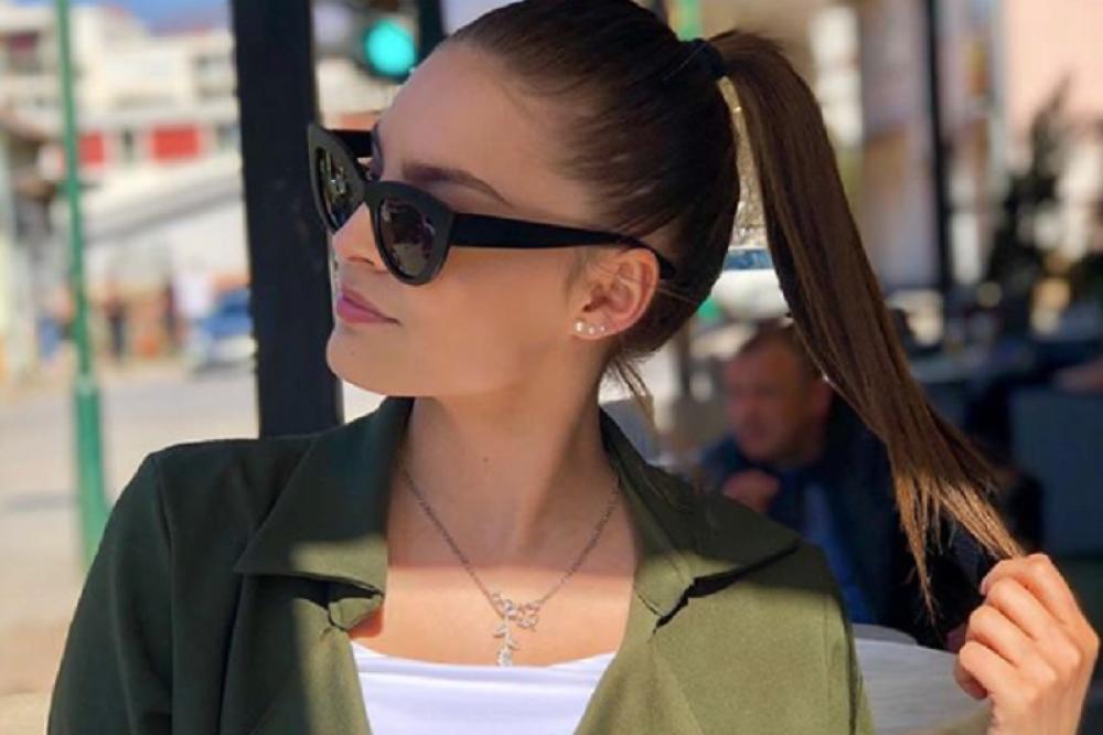 MLADIĆ POSTAVLJA SLIKE NA KOJIMA SE KASAPI ZBOG DŽEJLE RAMOVIĆ: Ako se ne UPOZNAM sa njom, nastaviću da se SEČEM!