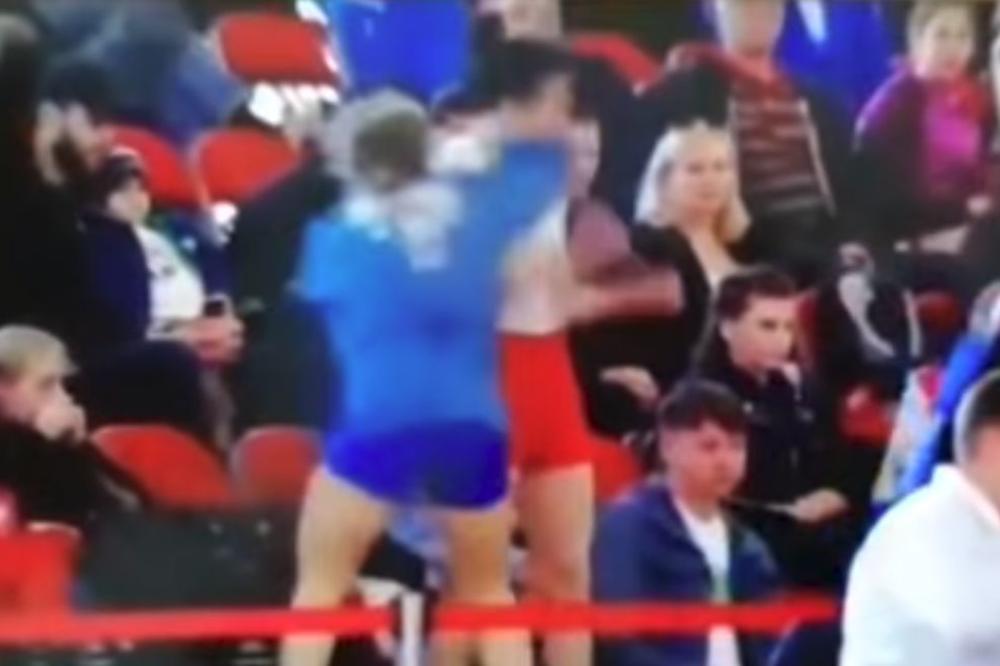 BRUTALNA TUČA RUSKINJA: Pobedila je u borbi, ali joj nije bilo dosta! Uletela na tribinu i slomila nos protivnici!