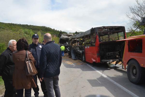 STRAŠNA PRIČA HEROJA KOJI JE ULETEO U ZAPALJEN AUTOBUS: Živa je gorela i tražila da joj pomognem, ali nisam...