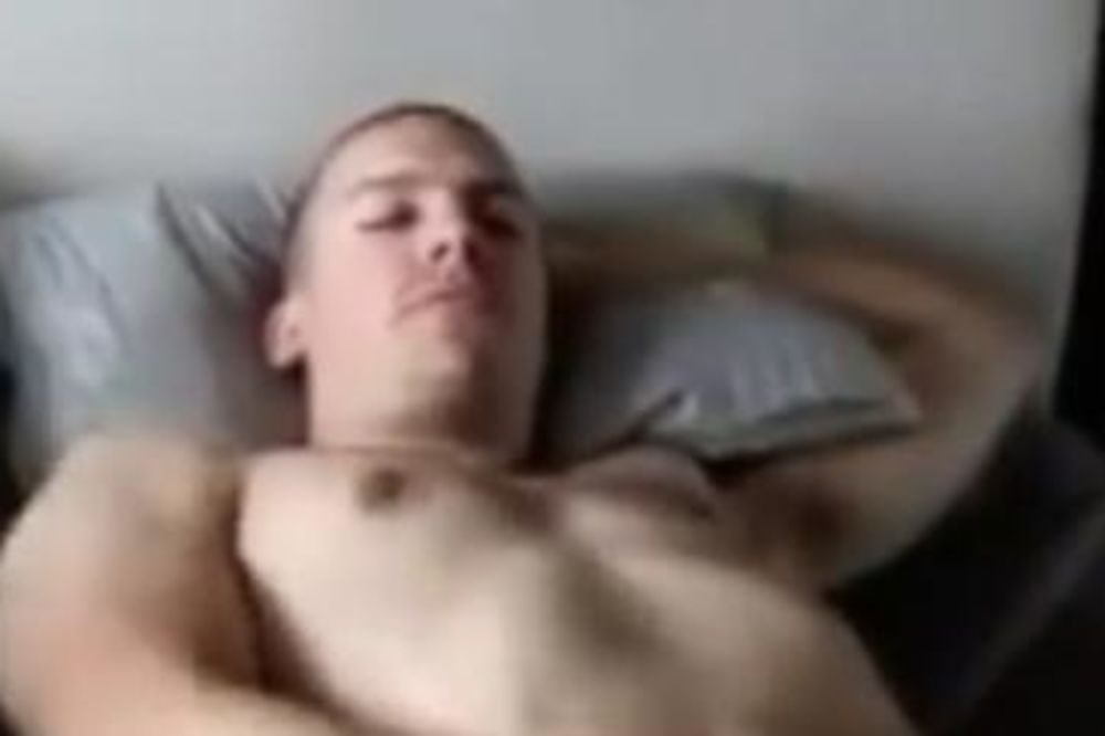 BAKA PRASE U EKSTAZI! Nakon Nikole Kalinića isplivale EKSPLICITNE FOTKE najpoznatnijeg JUTJUBERA! (FOTO)