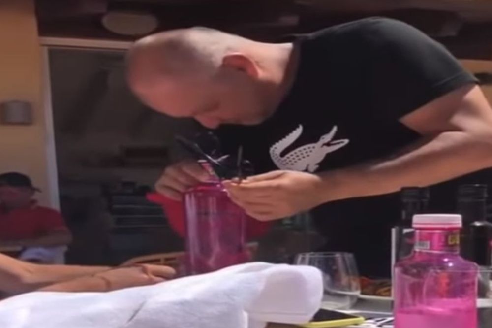 VAJDA NASEO NA NAJSTARIJU FORU: Đoković ispalio svog trenera legendarnim trikom!