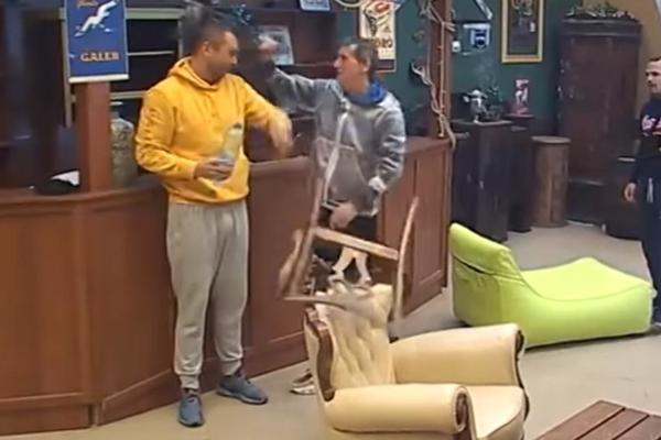 PAVLE NUDIO LEPOM MIĆI POLNI ORGAN: Posle ovog DEMOLIRALI PAB! Orila se cela Zadruga (VIDEO)