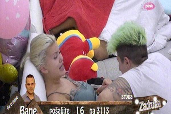 PLJUŠTALI ŠAMARI I PESNICE! Sanja tukla Matoru bez MILOSTI! (VIDEO)