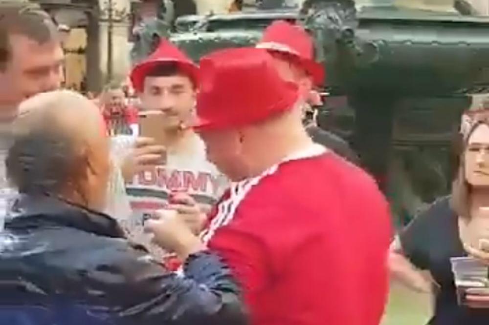 SRAM VAS BILO! OBRUKALI STE I SEBE I KLUB! Navijači Liverpula iz sprdnje ubacili deku u fontanu, pa mu se smejali!