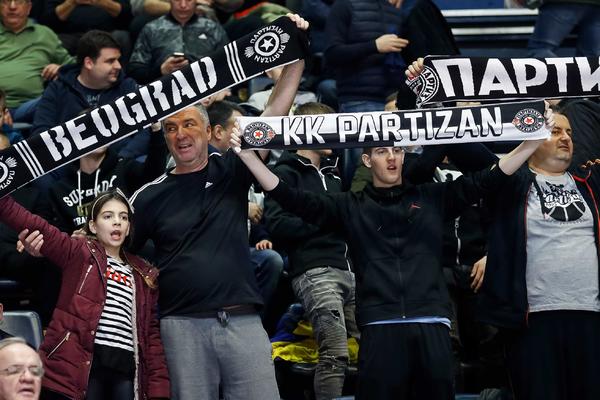 PARTIZAN ČESTITA SVOJIM NAVIJAČIMA: Poznato koliko su crno-beli prodali sezonskih karata prvog dana!