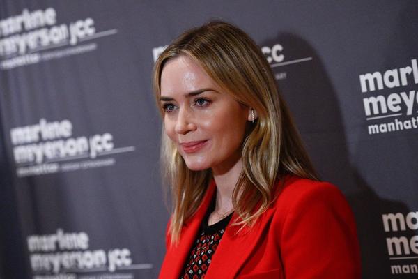 ZVEZDU FILMA "ĐAVO NOSI PRADU" RAZAPELI NA MREŽAMA! Zbog OVE IZJAVE je svi osuđuju - da li je upravu?
