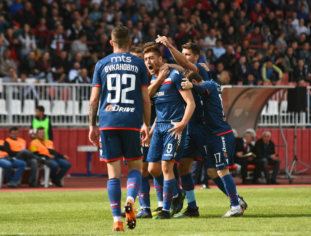 Slavlje posle gola Pavkova u Novom Sadu  