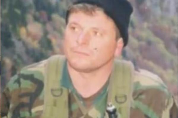 MILOŠ JE JEDINI SRPSKI VOJNIK KOJI JE ODBIO DA SE POVUČE SA KiM! Uz gusle je do poslednjeg daha branio RODNU KUĆU!