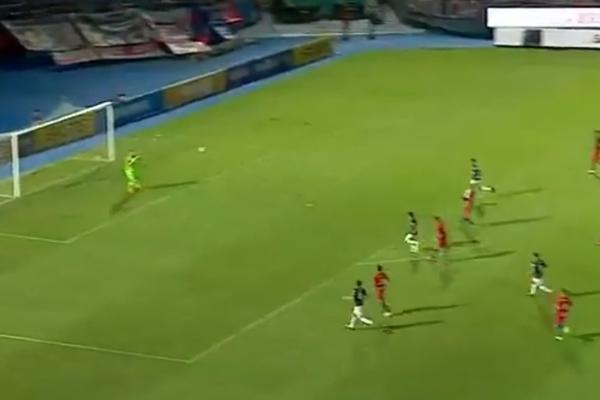 OVAJ JE GORI I OD FELIKSA BRIHA: Sudija priznao pogodak, a lopta bila na dva metra od gola!