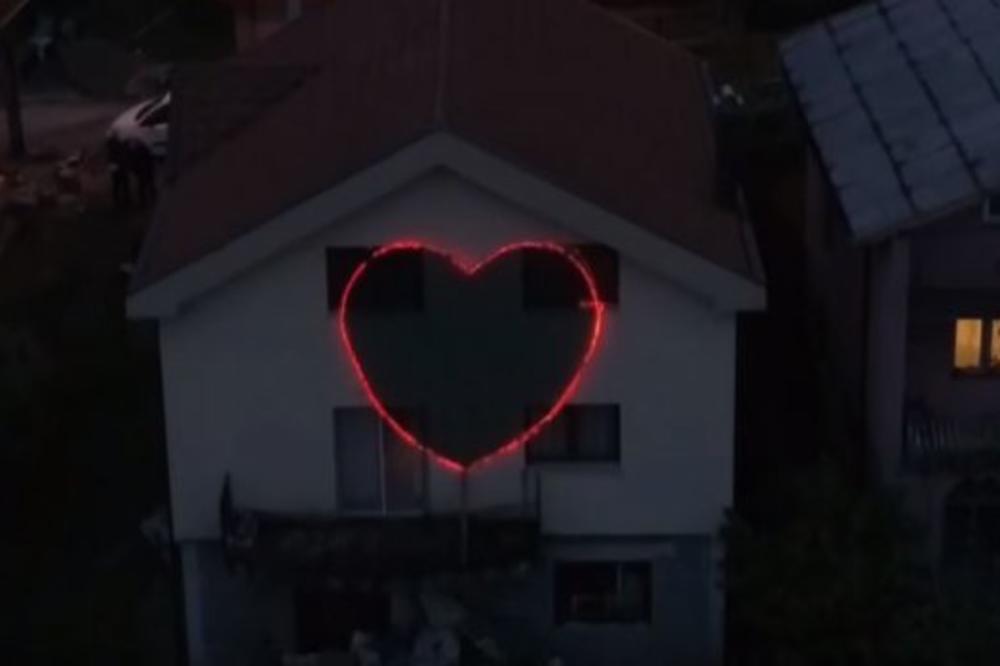 SMETALO VAM JE SRCE TAMO GDE STE GA BACILI! Na kući ubijenog DAVIDA zasijao simbol povodom 400 dana BEZ ODGOVORA