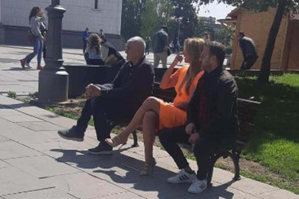 SUPRUZI BOJANA KARIĆA POZLILO NA VENČANJU: Hitno izašla iz HRAMA dok je Danijela izgovarala sudbonosno DA