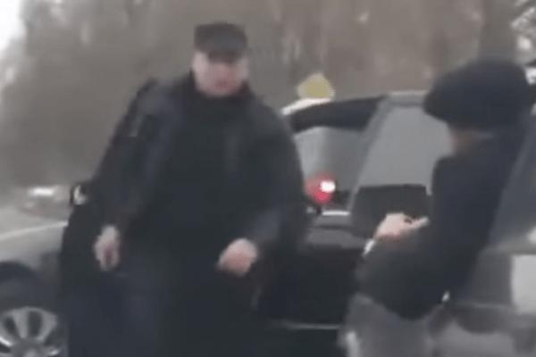 OLOŠ IZ RUSIJE JE POČEO DA TUČE STARCA: A onda se desilo nešto što opisuju kao KOSMIČKU PRAVDU! (VIDEO)