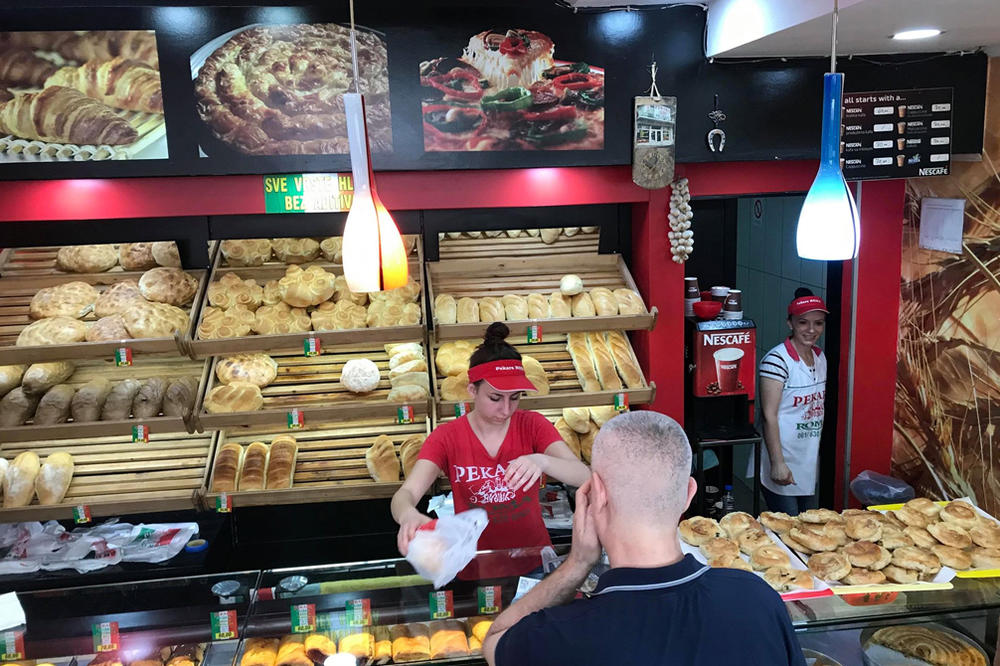 ZAVRŠEN PROTEST ISPRED PEKARE U BORČI: Poruka za kraj je da nema više OKUPLJANJA!