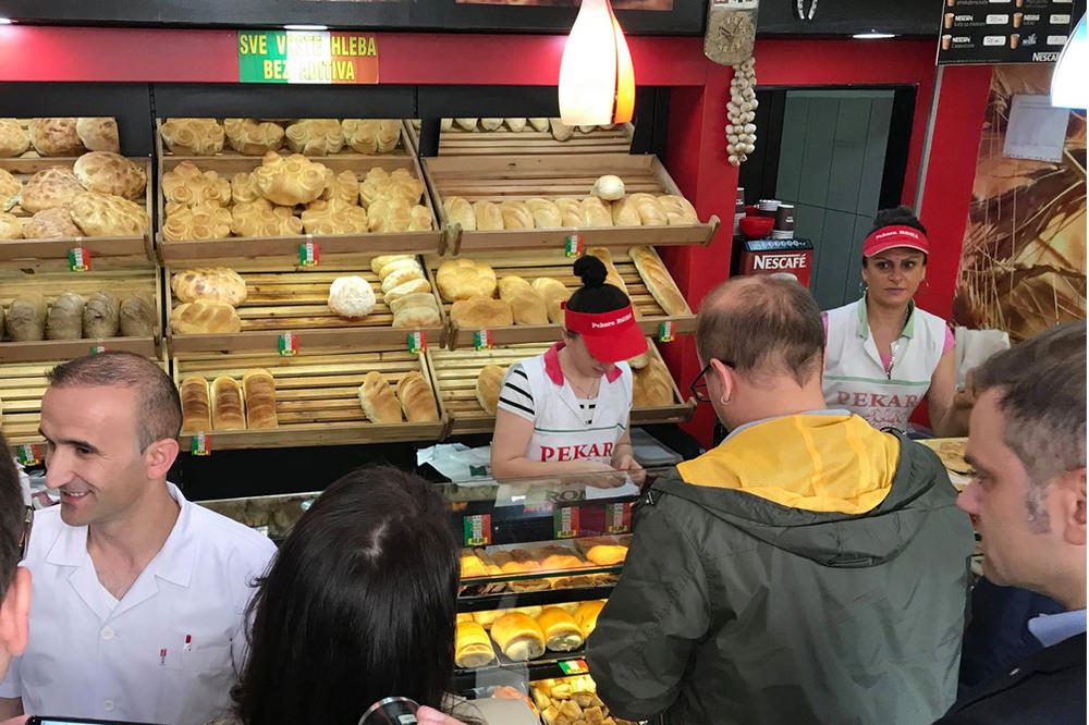 PONOVO FRKA U BORČI: Novo okupljanje ispred PEKARE MONA GJURAJA!